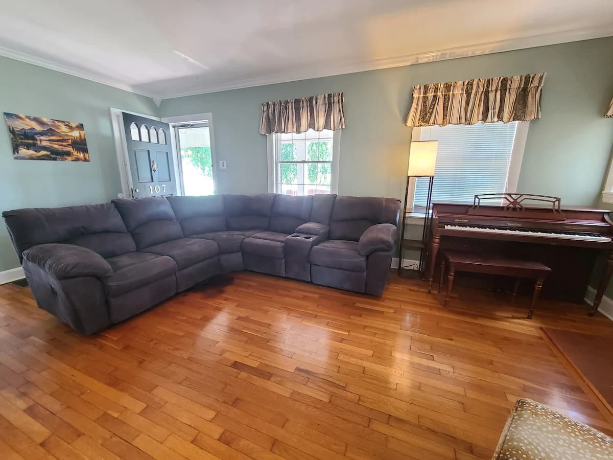 3 Bed 2B Family Friendly Home Near Downtown photo 3