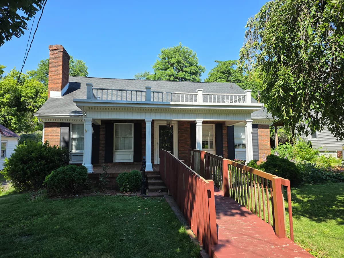 3 Bed 2B Family Friendly Home Near Downtown — featured
